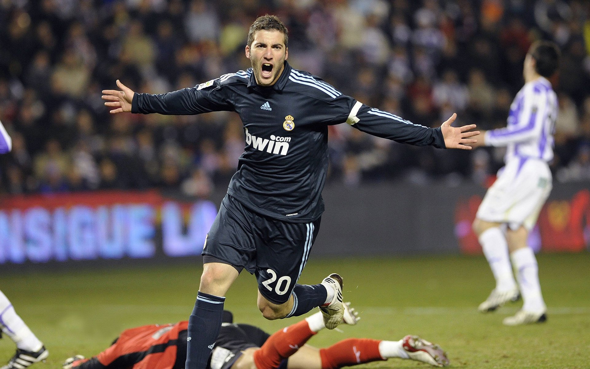 开云下载-法甲激战：里尔绝平巴黎，争冠形势再度扑朔迷离，里尔 巴黎