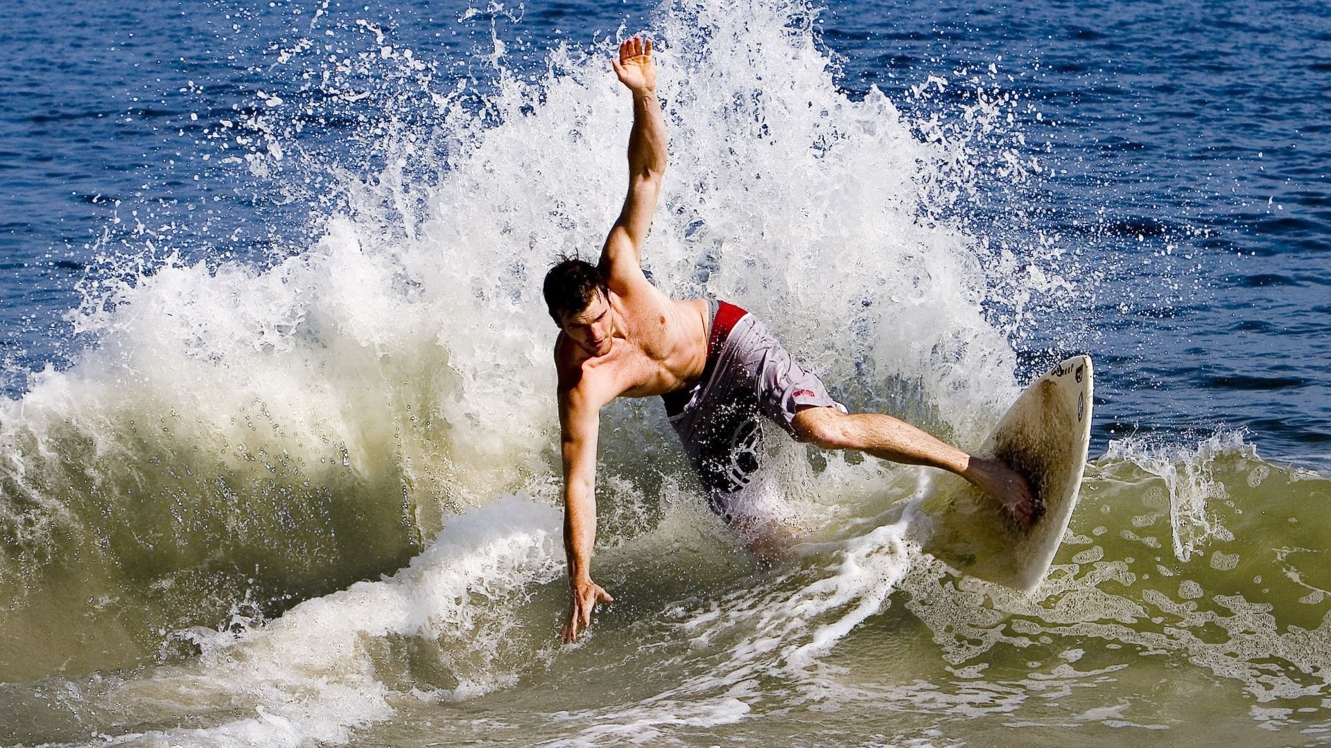 开云APP-英超“青春风暴”盛大开启，年轻力量崭露头角，足坛青春风暴